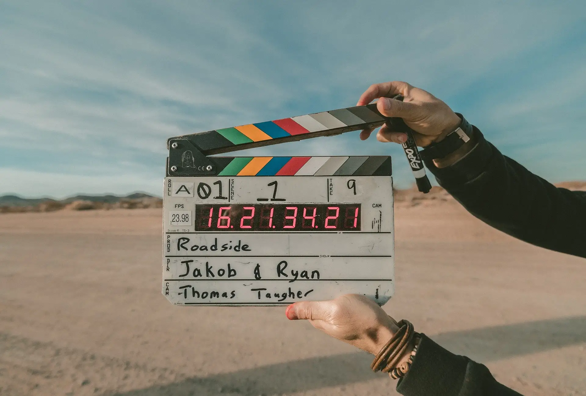 Reklam filmi prodüksiyonunda kullanılan klaket, profesyonel çekim başlangıcı